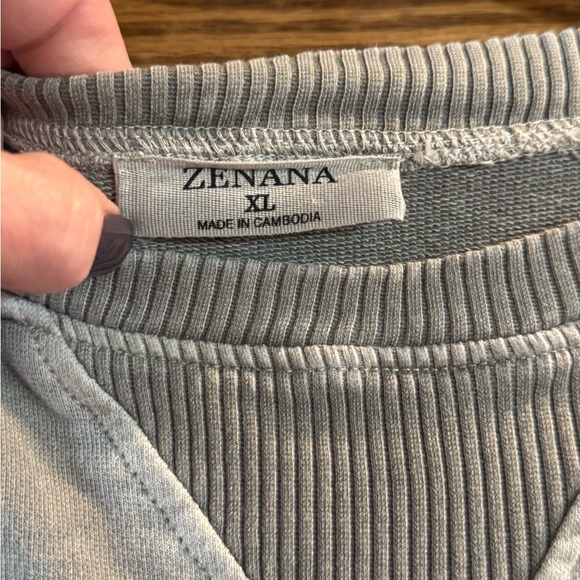 Zenana OutfittersWomens Crewneck in Grey/Green with pockets - Picture 3 of 5